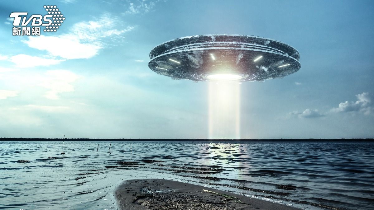海裡有外星人？美議員曝發現神秘船艦高速移動　巨大如足球場