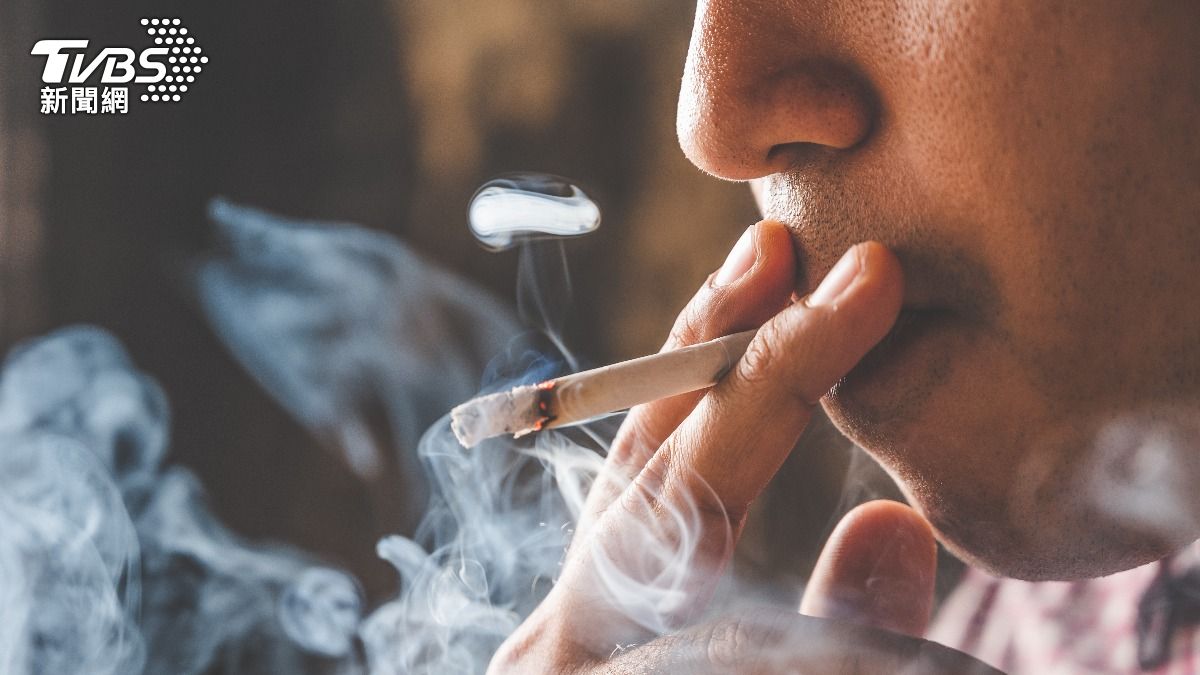 年輕女性當心！醫揭肺腺癌「4大初期症狀」　非吸菸者也中招　　