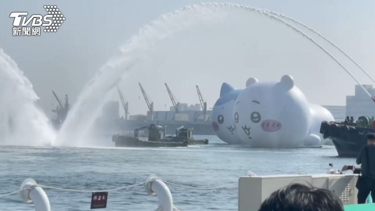 直擊/高雄冬日遊「吉伊卡哇」亮相 愛河灣飄過來萌度破表