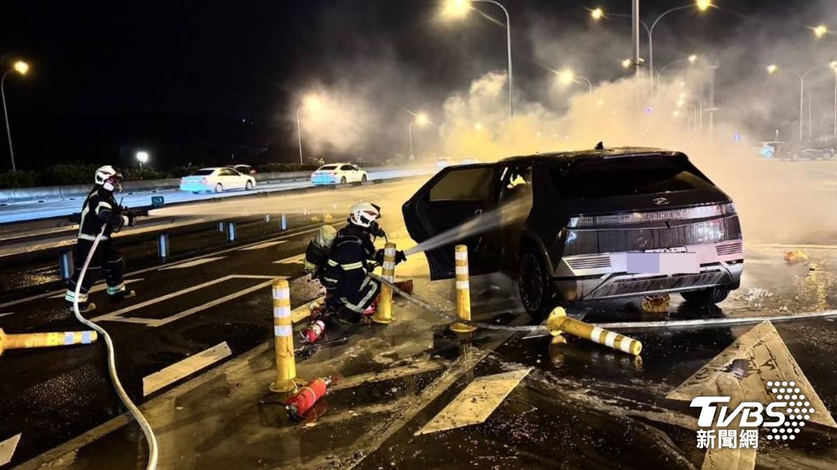 楊梅休息站火燒車!8人「1死2命危」 目擊者聽爆炸聲:車門全打不開