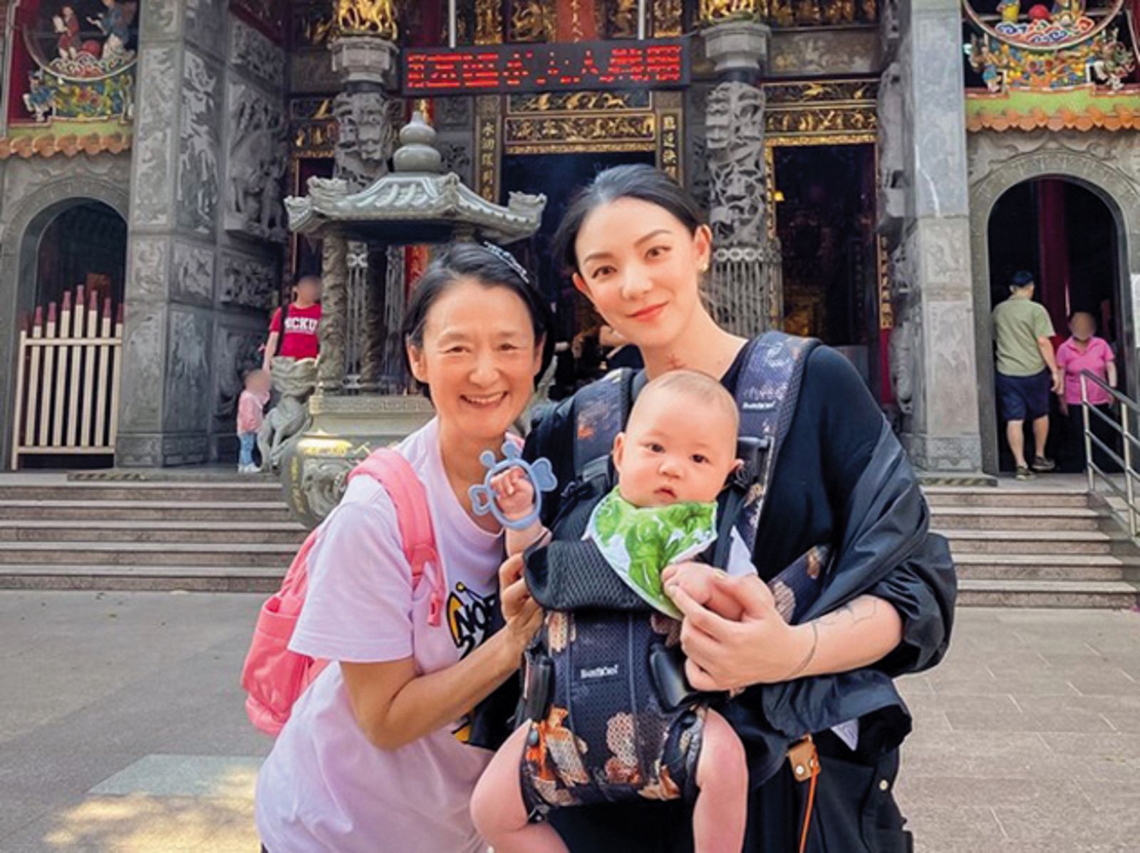 歐陽靖曾帶著媽媽譚艾珍、兒子一起移居台南。(圖/翻攝自歐陽靖臉書)
