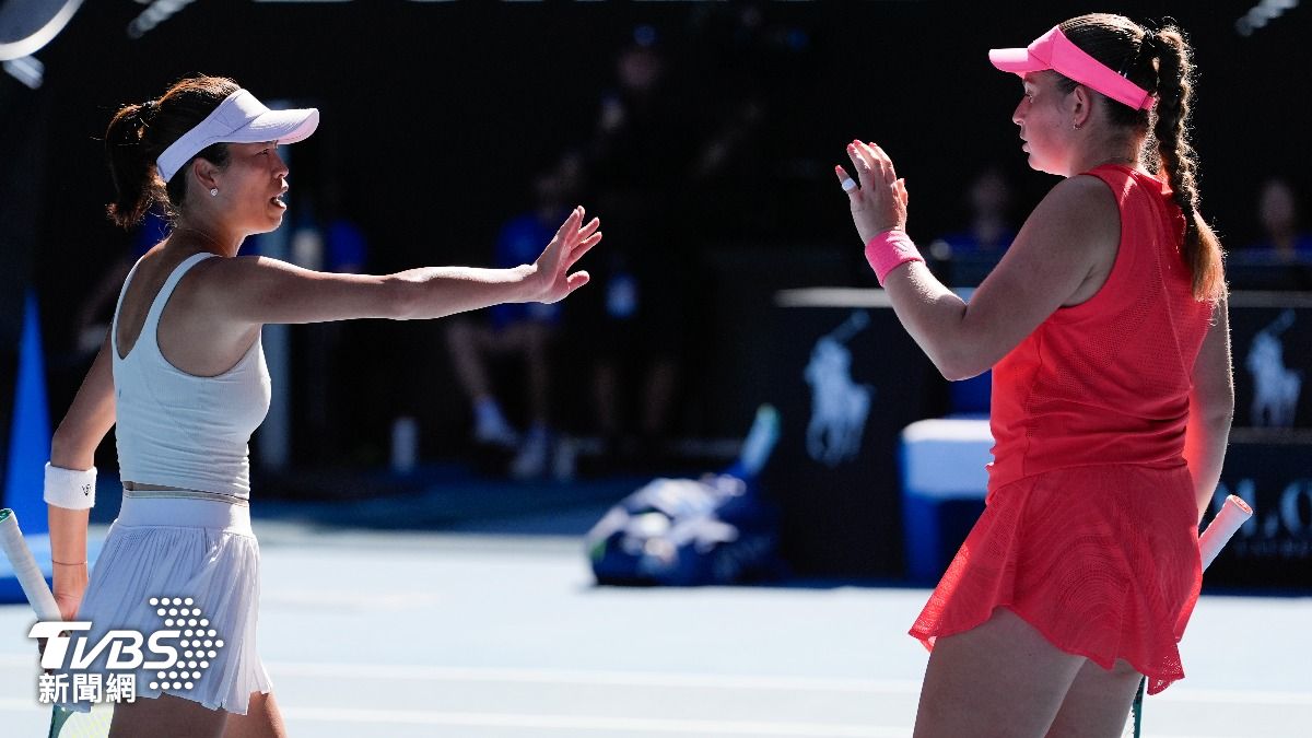 謝淑薇、奧斯塔朋科（Jelena Ostapenko）。（圖／達志影像美聯社）
