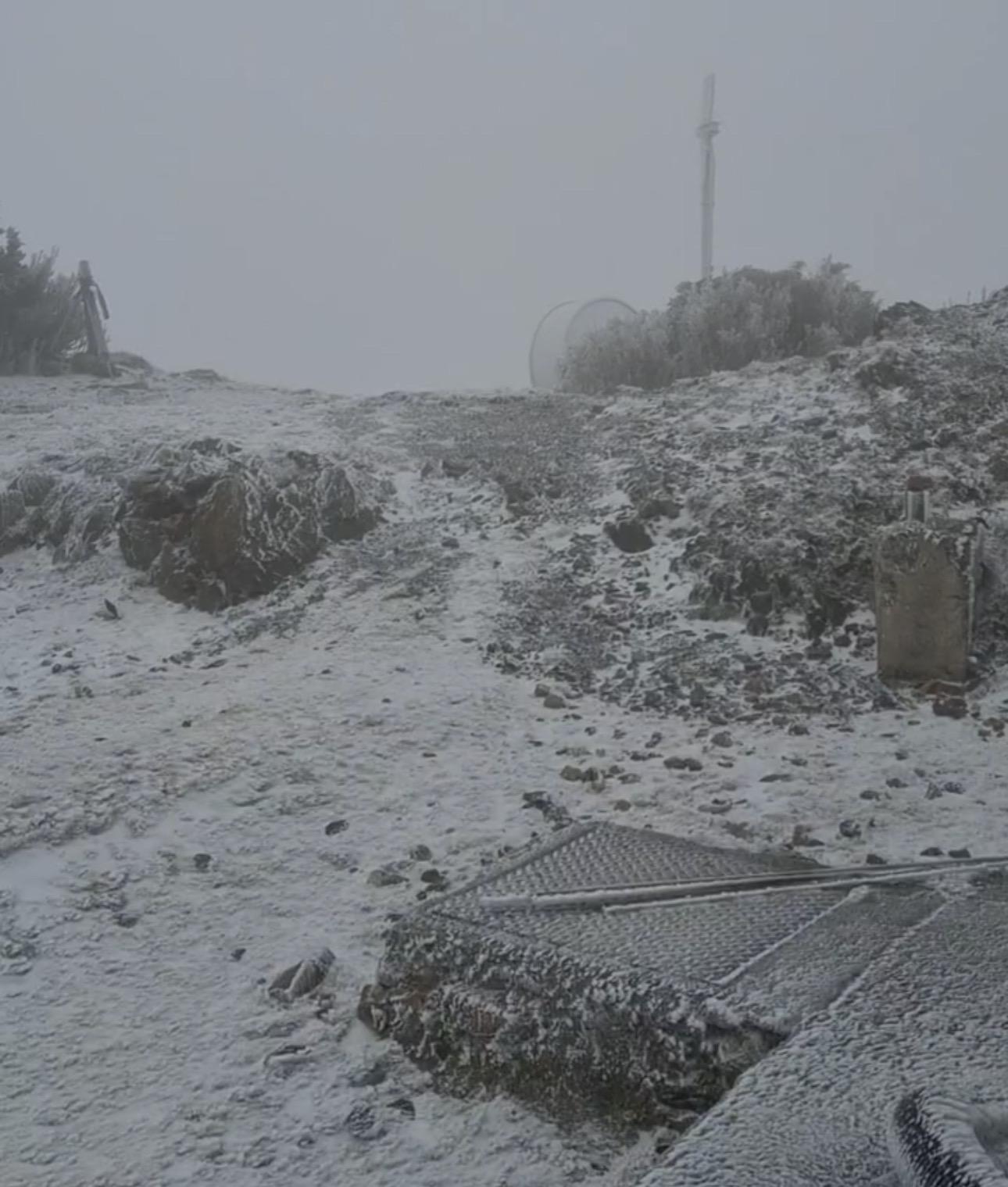玉山今早下雪。(圖/氣象署提供)