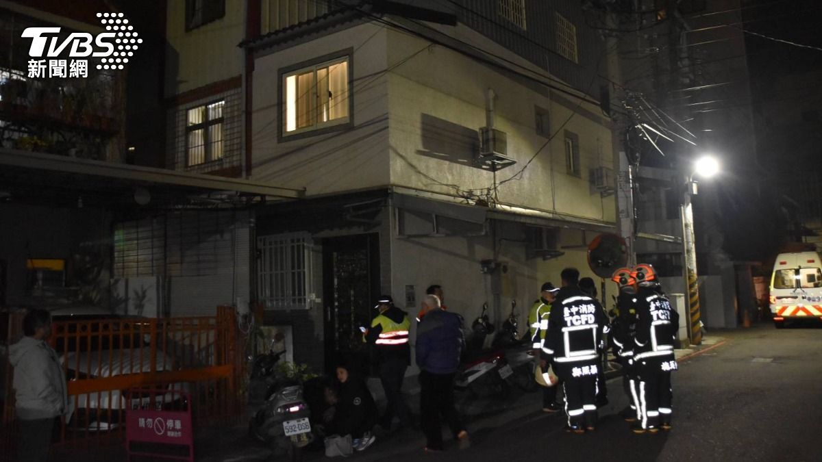 台中市太平區一處民宅發生暗夜火警,1名溫姓男子被發現陳屍在內。(圖/TVBS)