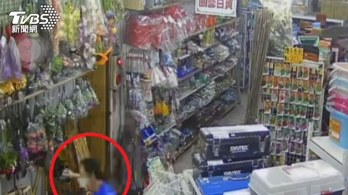 有片/台東5.2地震賣場貨物散落 店員「拔腿狂奔」畫面曝