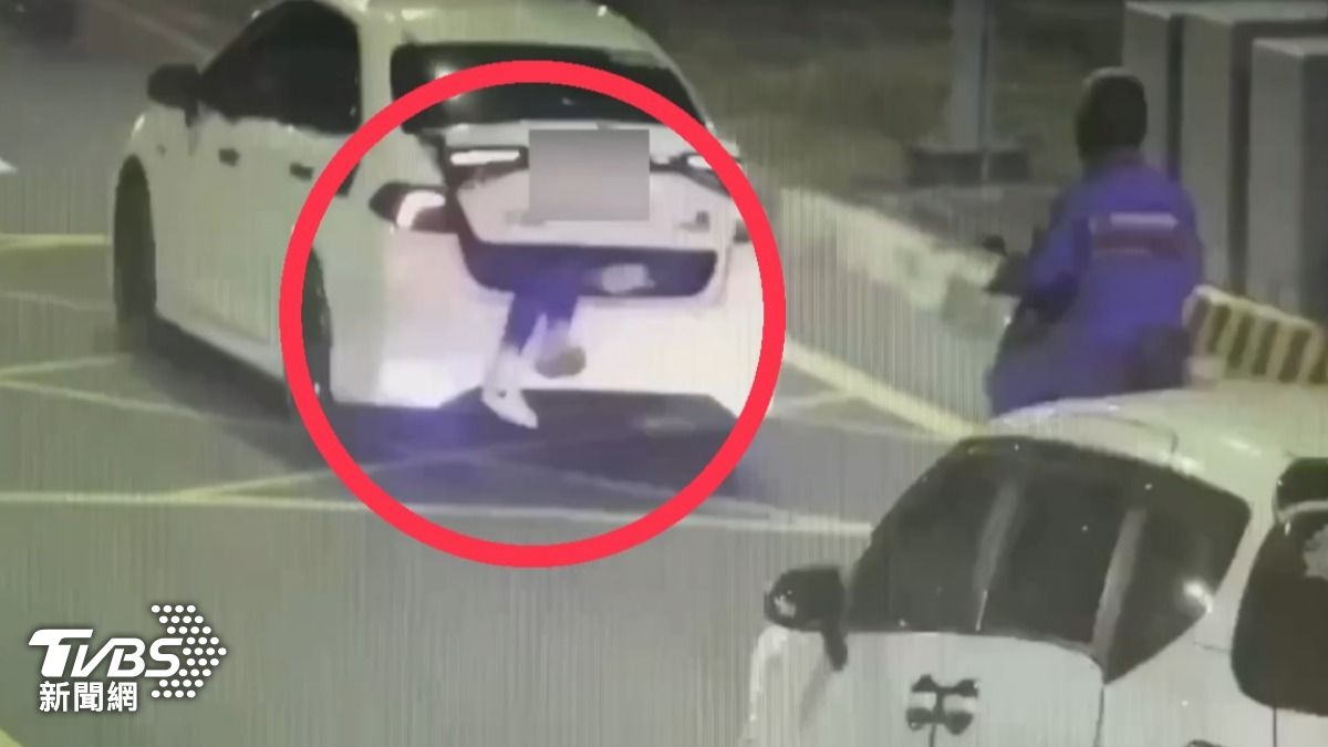 高雄男塞後車廂露腿沿路晃 以為「運屍」警狂追
