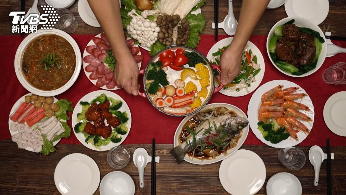 減少胃腸負擔! 中醫師提醒年夜飯「這樣吃」、按2穴促消化