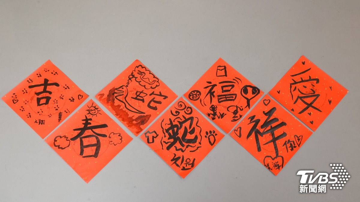 SEVENTOEIGHT寫的春聯。(圖/趙世平攝)