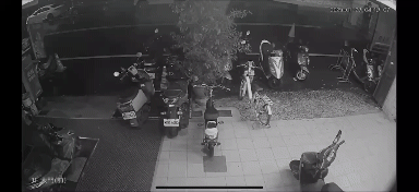 有片／恐怖瞬間！新竹夫妻追撞貨車　妻噴飛遭輾、夫倒地雙亡