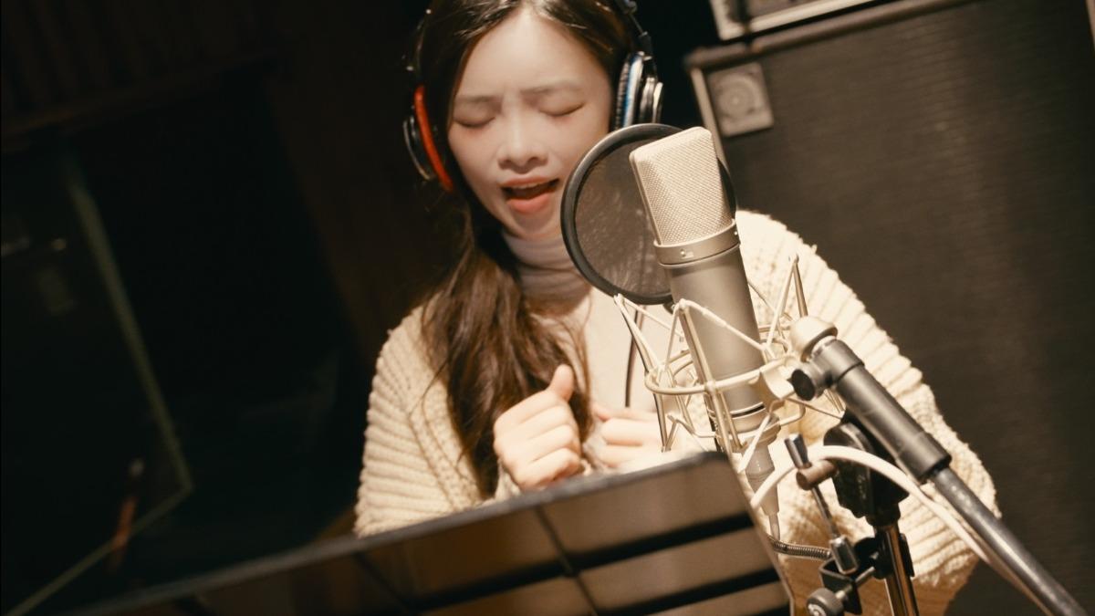 啦啦隊女神曲曲發行EP。(圖/曲曲提供)