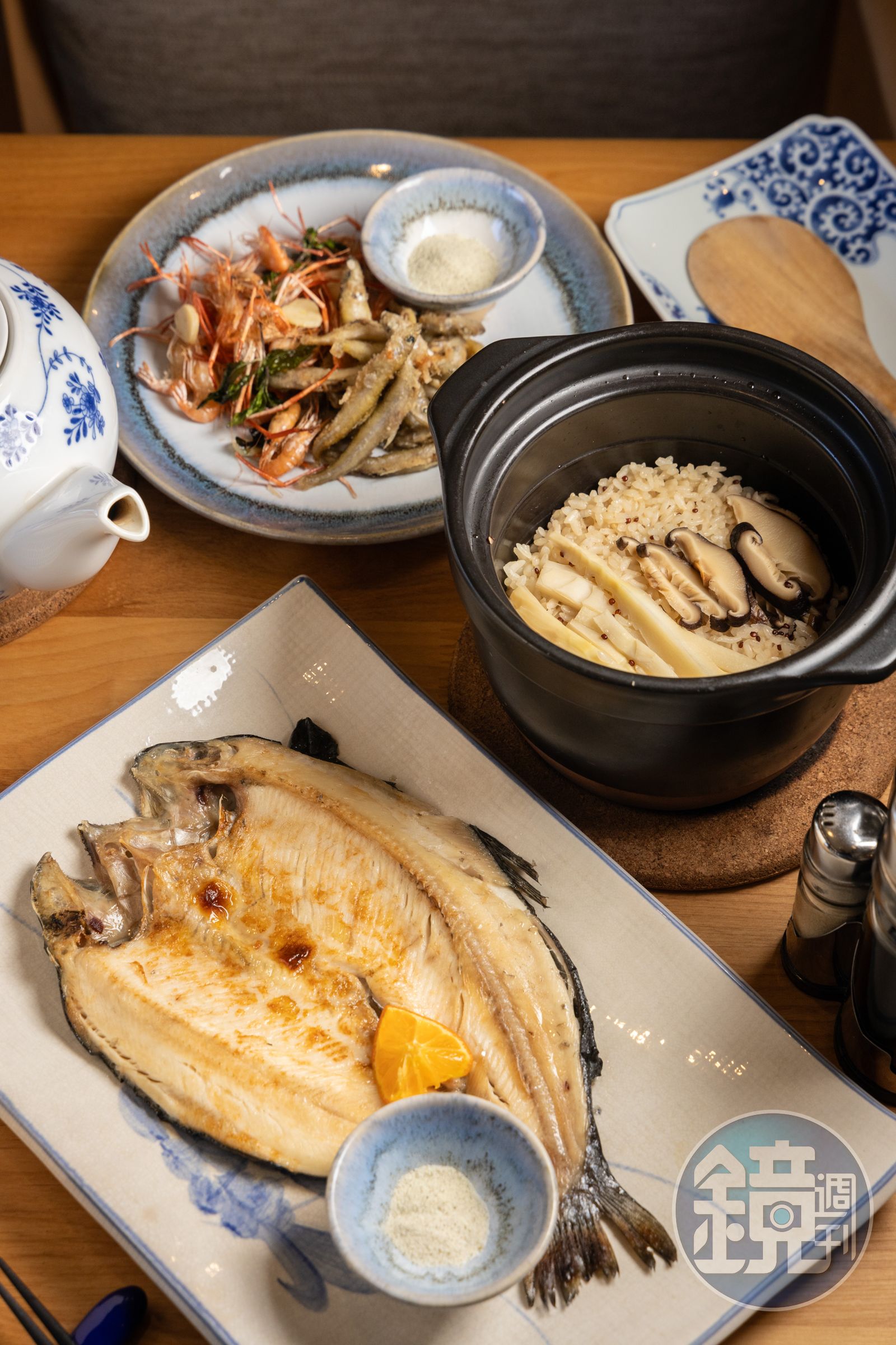 「地產風有機旬料理」套餐共有十道菜式,吃得到來自石門水庫的溪哥溪蝦、復興在地的綠竹筍、復興在地的椴木香菇、高義部落每日直送的天然冷泉鱒魚等山珍。(圖/鏡週刊)