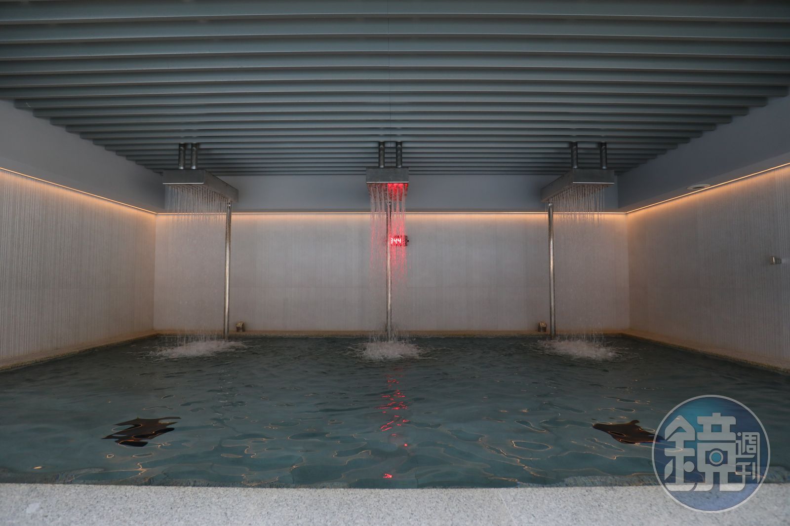 「水療風呂」設有三座不同功效與水溫的水療Spa。(圖/鏡週刊)