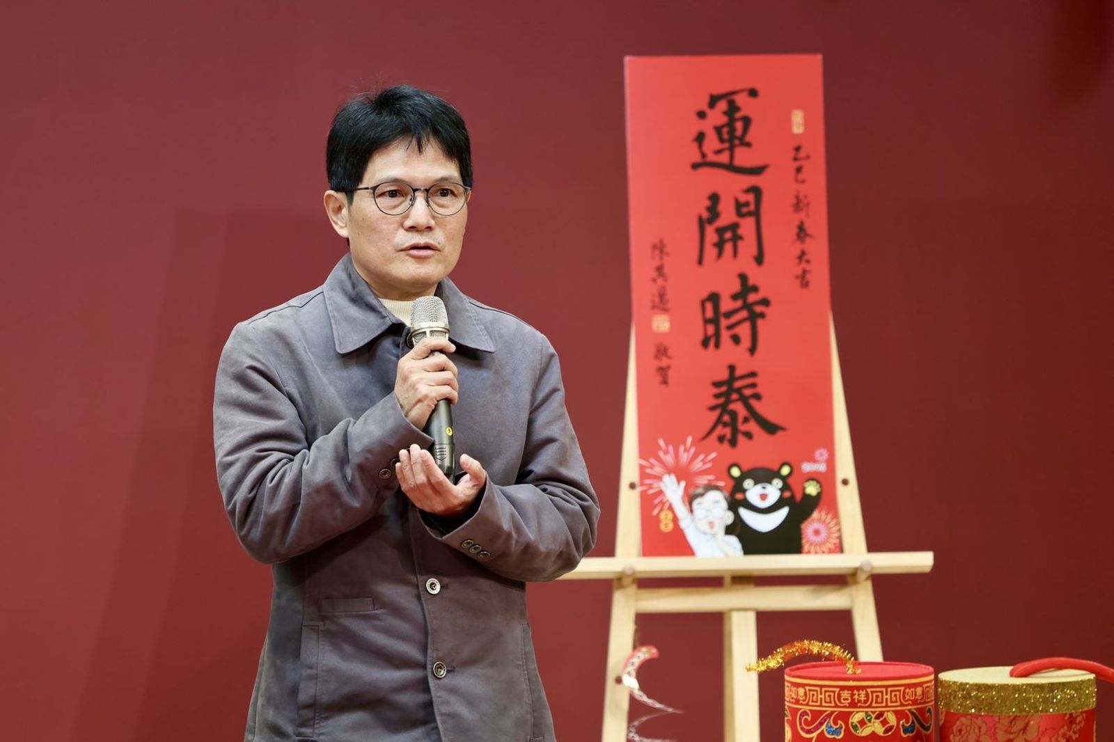 高市府「運開時泰」春聯由書法家陳民芳題字。(圖/高市府提供)