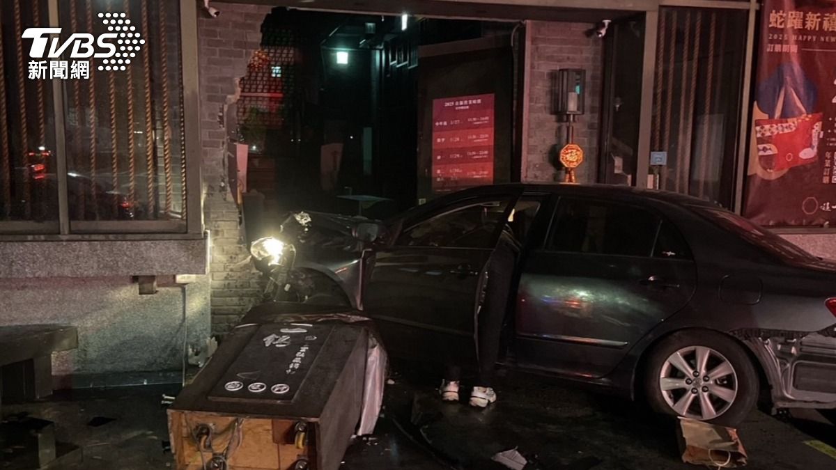 有片/T字口直衝!台中男酒駕撞爆火鍋名店 苦主:這兩天客滿