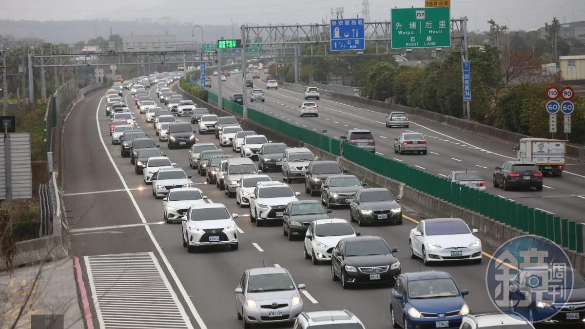 除夕夜返鄉車潮湧現 國道5「部分壅塞路段出爐」快避開