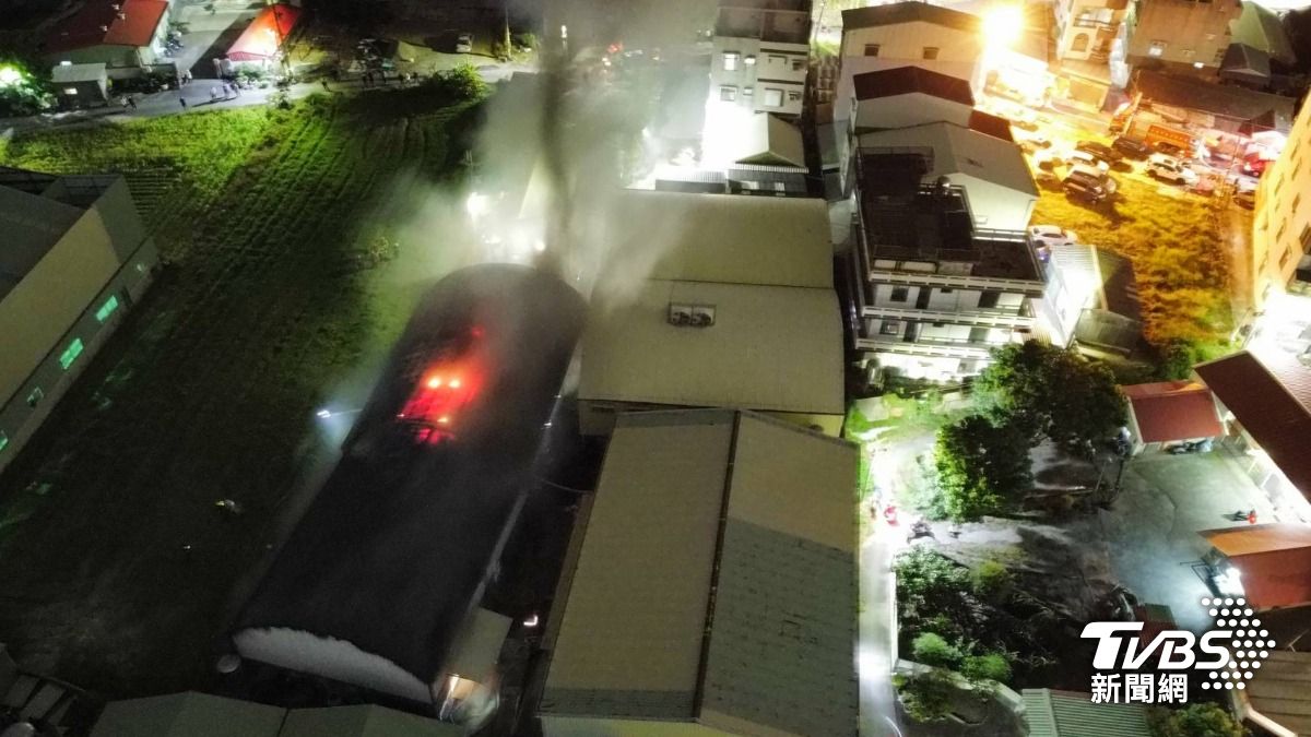 台南仁德除夕夜傳火警。(圖/TVBS)