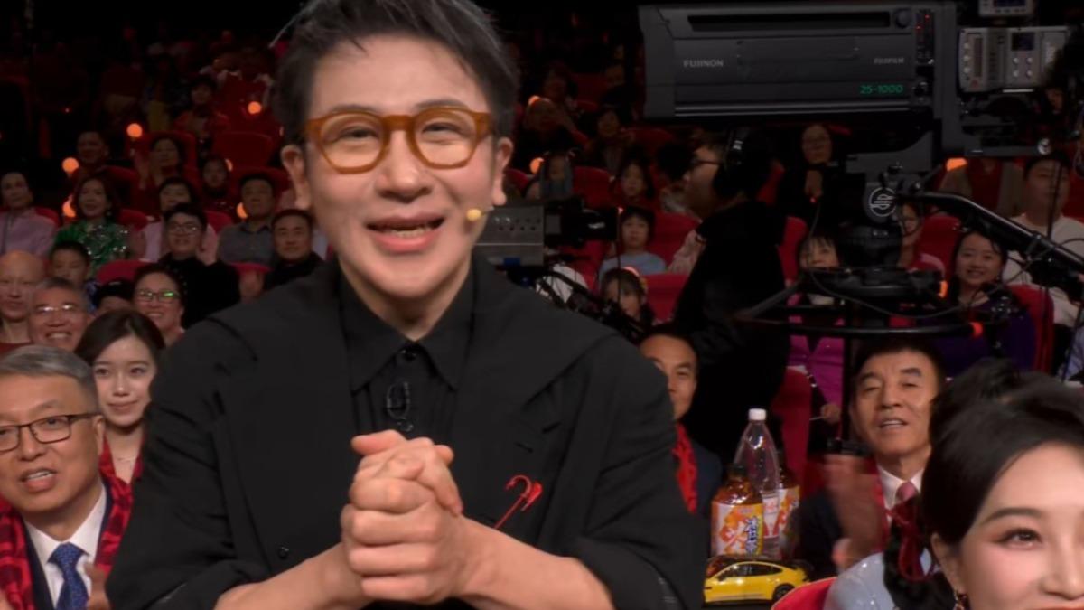 劉謙會在今年春晚帶來《畫蛇添福》魔術表演。(圖/翻攝自微博)