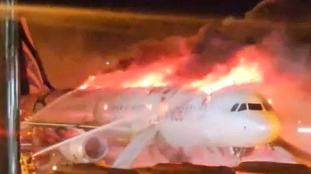 釜山航空班機於金海國際機場起火。（圖／翻攝韓聯社）