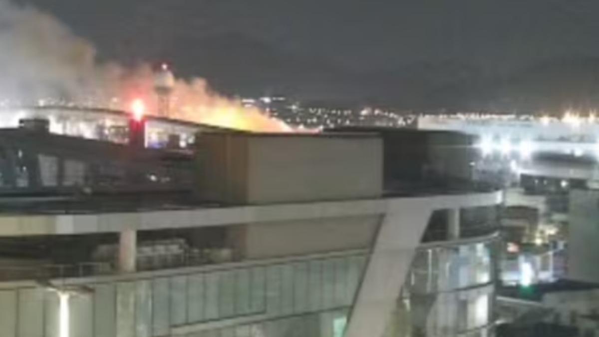 機場高處也可見火光。(圖／翻攝朝鮮日報)