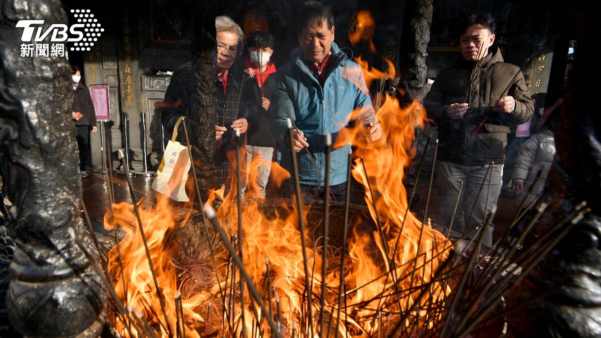 屬蛇「這兩個月出生」恐爆血光、生病 命理師籲:4生肖快安太歲