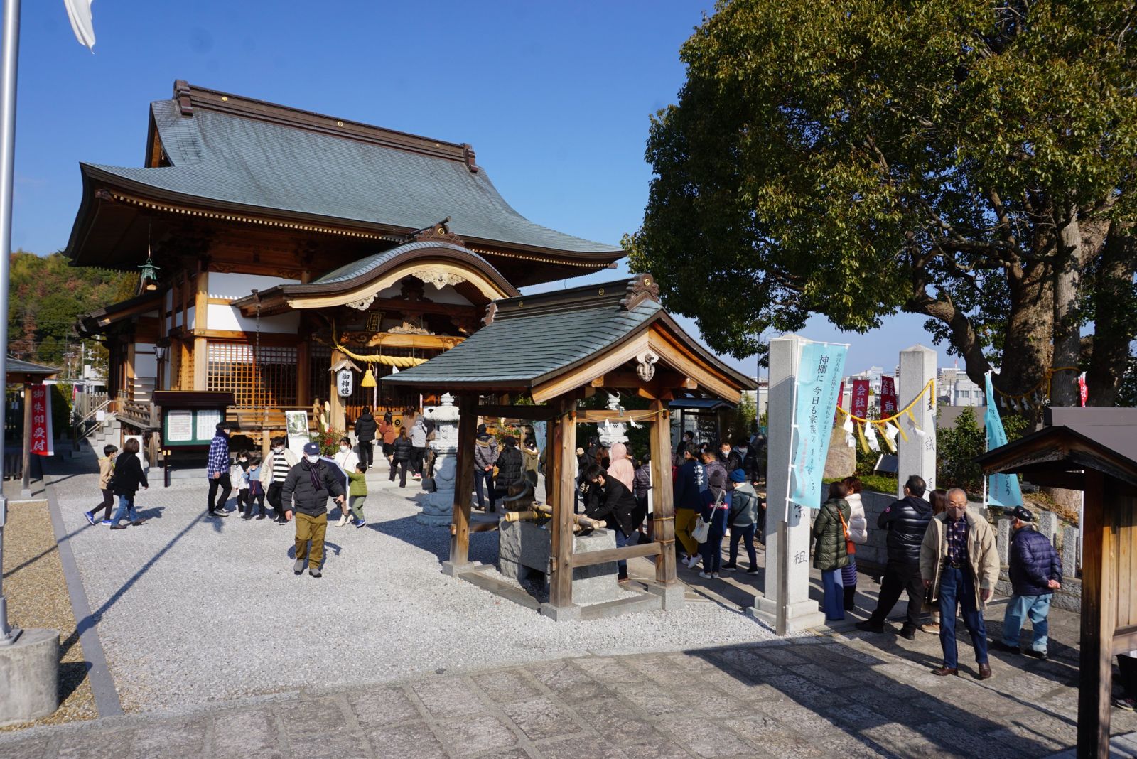 岩國白蛇神社吸引許多日本人參拜。(翻攝岩國白蛇神社X)