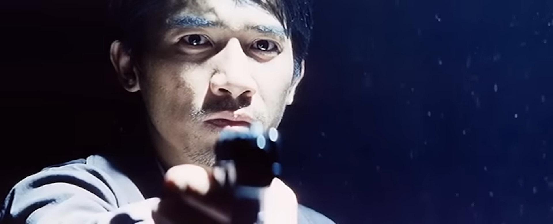 梁朝偉在《暗花》裡頭部中彈的那一幕,原來是由杜琪峯導演親自操刀。(圖/翻攝自《暗花》)