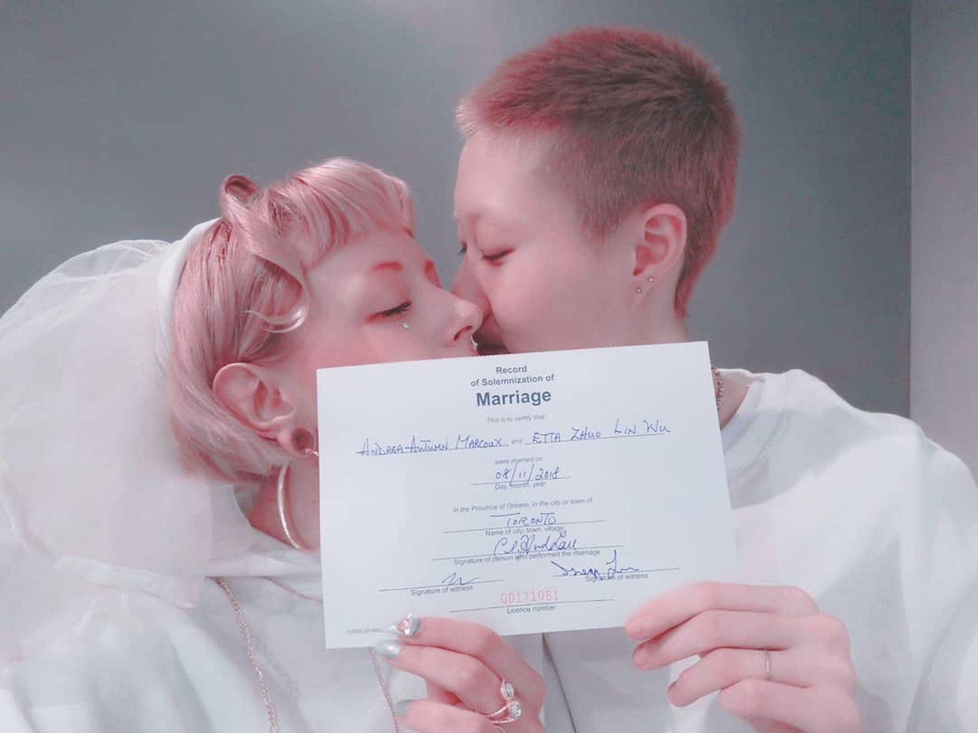 吳綺莉女兒吳卓林與大12歲外籍女友結婚。(圖/翻攝自吳卓林IG)