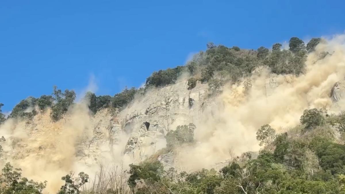 有片/連震上山且慢!台南楠西走山滾落石 土塵紛飛漫藍天