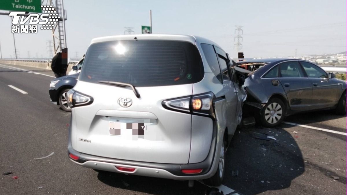 初2回娘家塞車地獄!國三彰化段4車追撞5人掛彩 一度回堵3公里