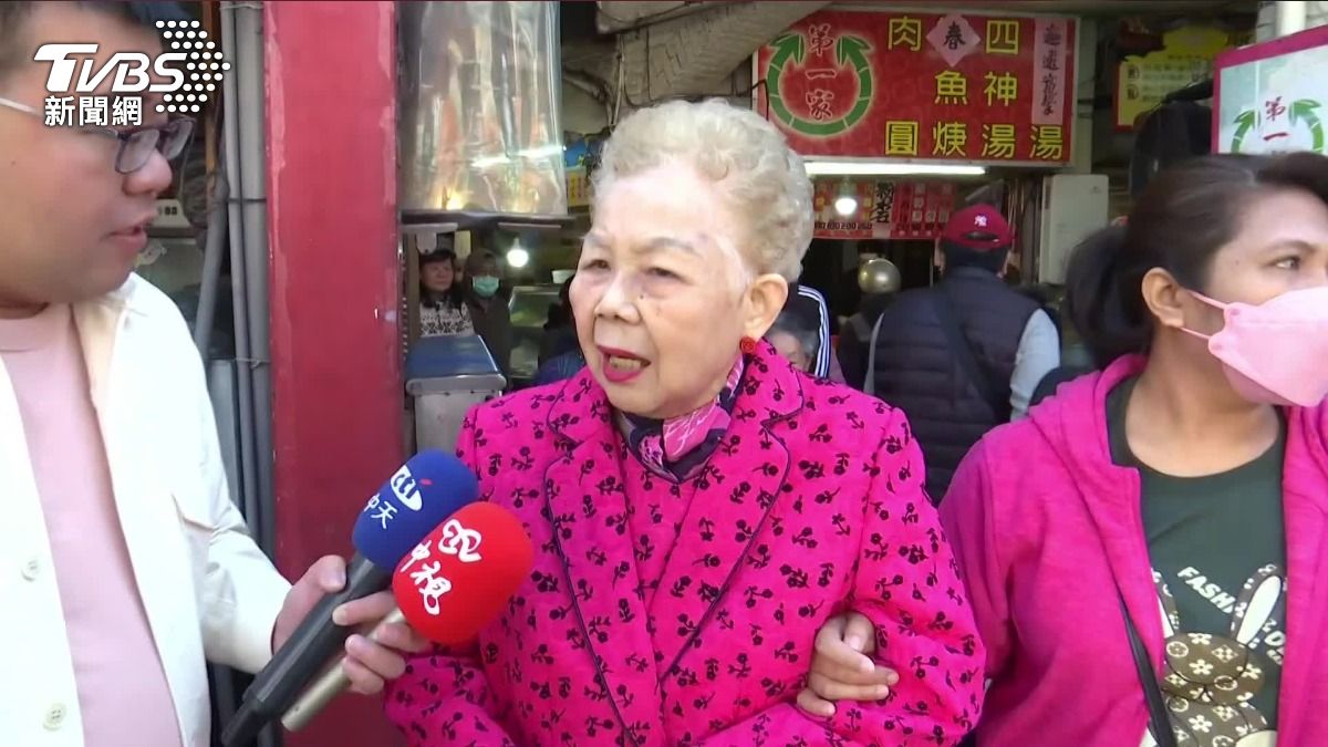 柯爸病危!柯文哲一早奔新竹探視 柯媽泣:都已經沒有辦法吃了