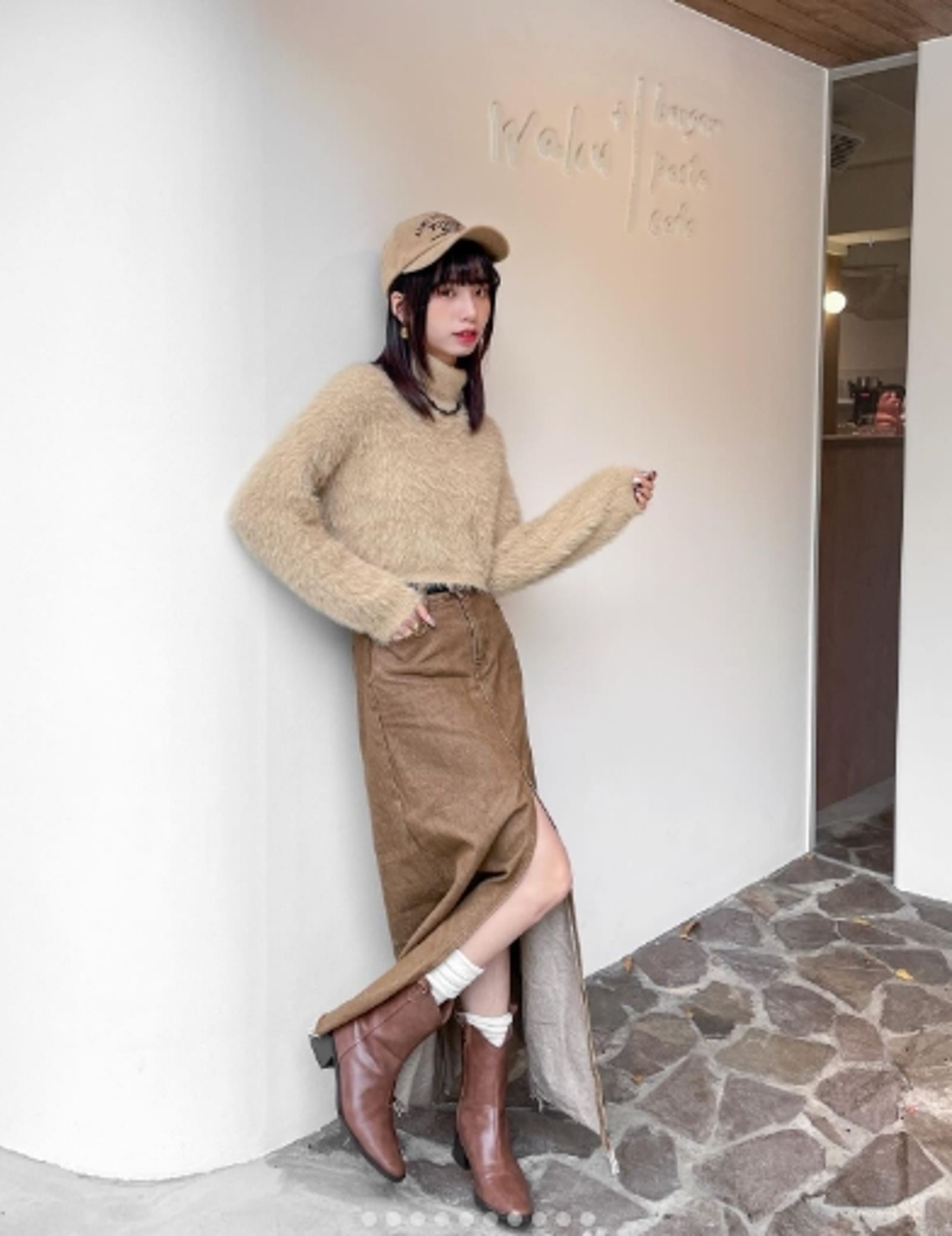 就算整身都是大地色系,但每件材質都可以是不同的元素。(圖/翻攝自instagram @meng1031)