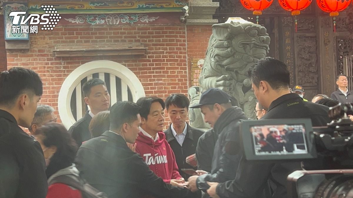 雨澆不熄熱情!賴清德台中發福袋 喊話民眾:別被統戰和被詐騙