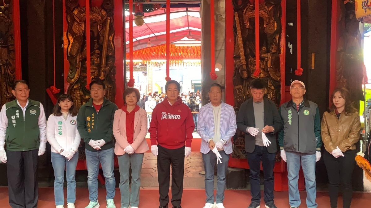 賴清德參拜豐原慈濟宮。(圖/民進黨立委何欣純提供)