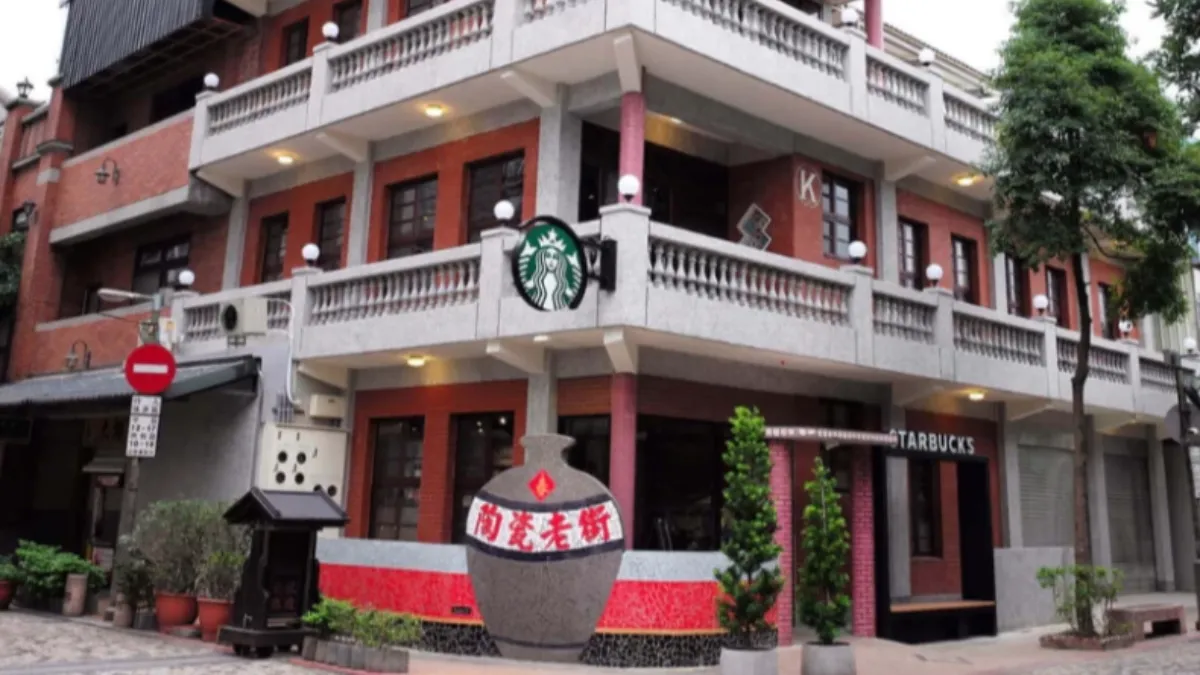 星巴克鶯歌門市將當地陶瓷特色融入外觀。（圖／翻攝自星巴克官網）