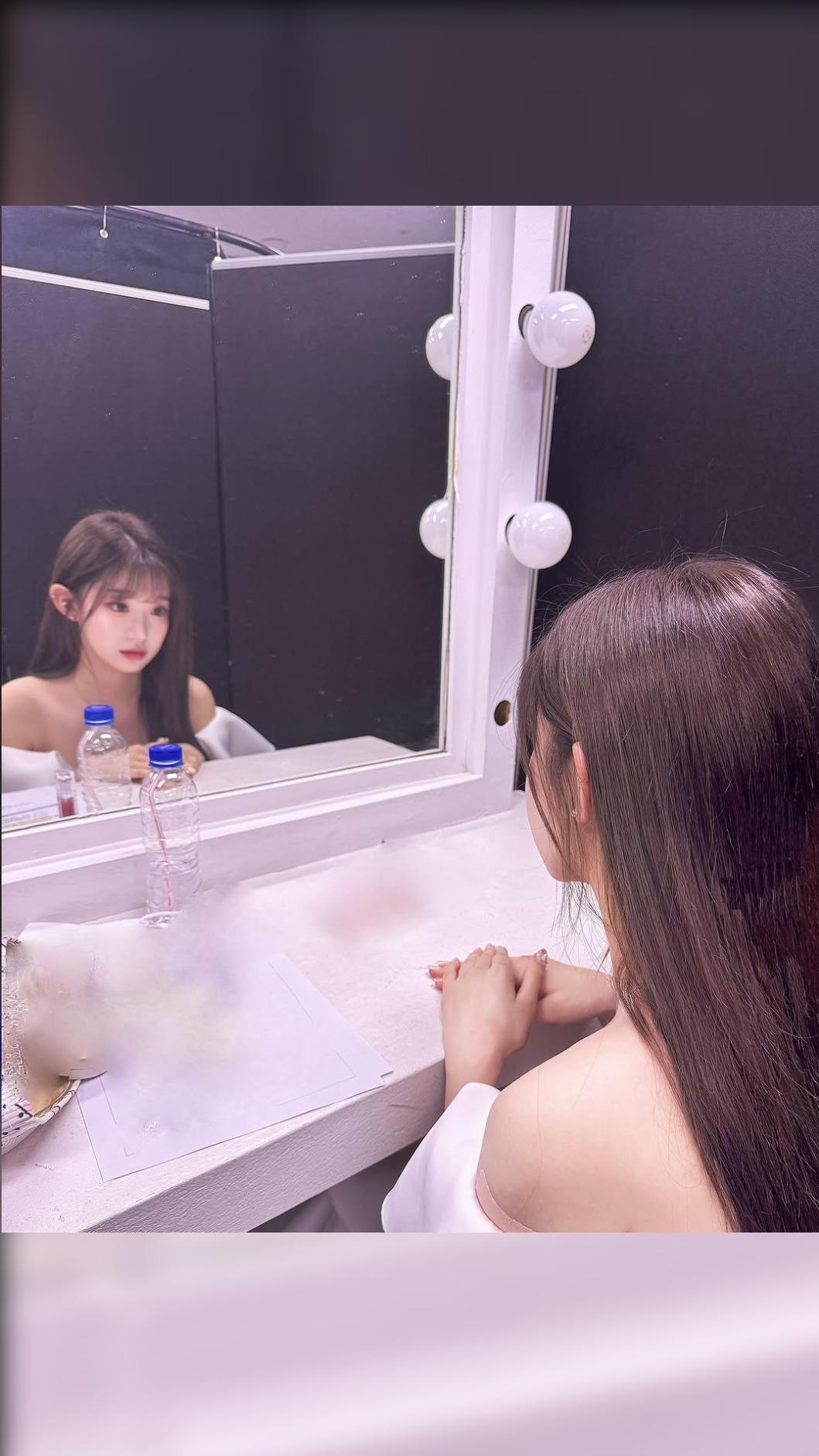 李珠珢在典禮結束後也在社群上曬出後台對鏡自拍的美照,用來遮住手臂刺青的膚色膠布引發網友們熱議。(圖/翻攝自李珠珢IG)