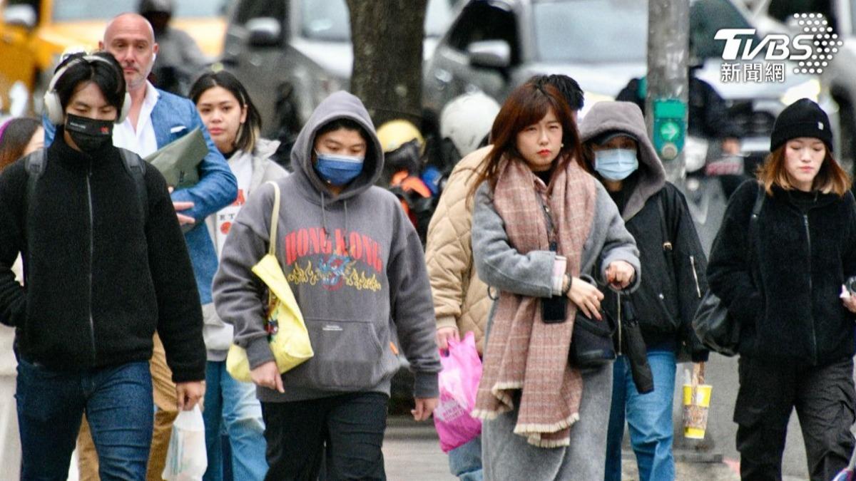 天氣/初四迎濕冷!開工「強烈冷氣團」接力發威 1圖看最冷時段
