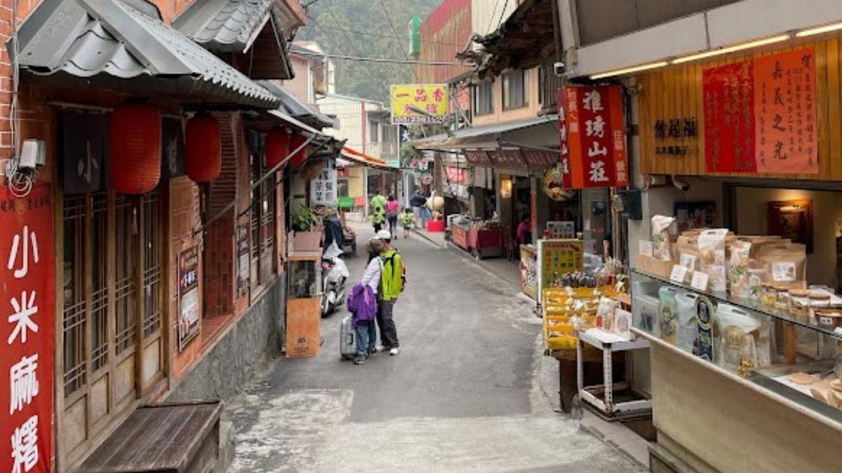 嫌奮起湖老街窄又髒!他點名台灣山城「過譽了」 一票喊:空氣好就贏了