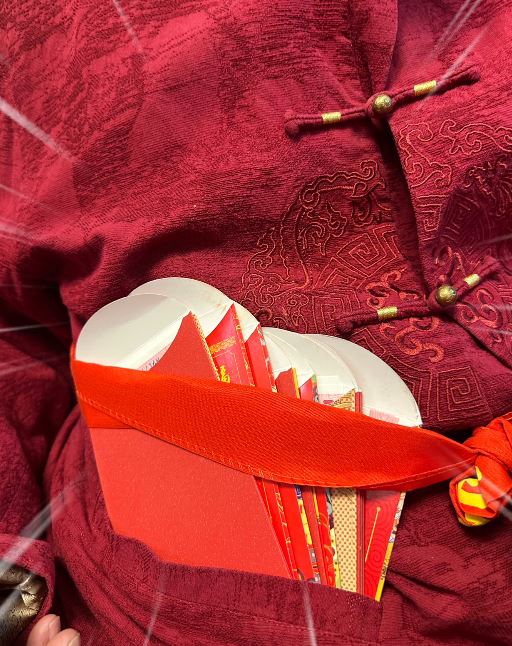 趙麗穎開心收爺爺紅包。(圖/翻攝自趙麗穎微博)