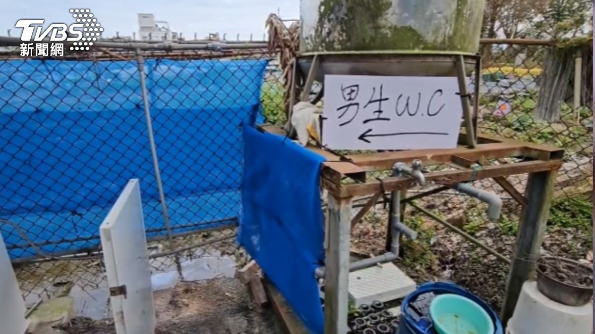 林伯伯表示有熱心民眾一起加蓋新的廁所。(圖/TVBS)