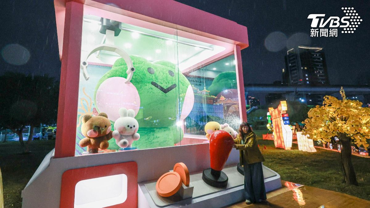 「日韓迎新燈區」首度與人氣IP Line Friends Minini合作。(圖/華子琛攝)