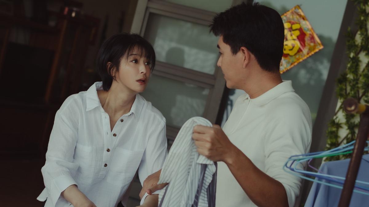 《祕書俱樂部》劇中王傳一(右)因工作惹怒賴雅妍,兩人首次爆爭執。(圖/TVBS提供)