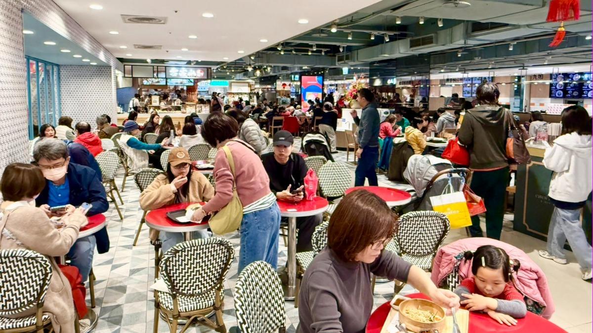 年假倒數!百貨湧人潮「9天業績漲逾2成」 這2品類買最兇