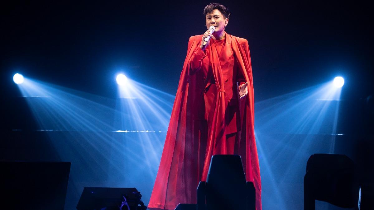 張信哲超寵粉!演唱會座椅藏紅包 歌迷打開嗨爆:接財神