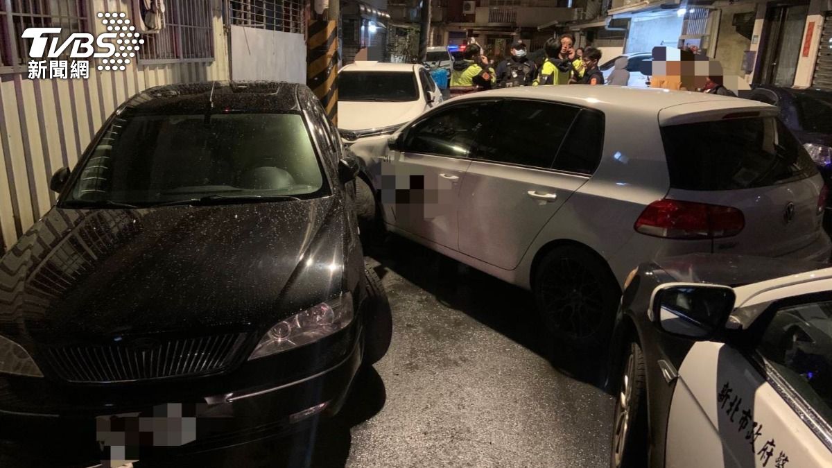 還想跑!逆向擦撞警車肇逃 中和警追逮查獲「喪屍菸彈」