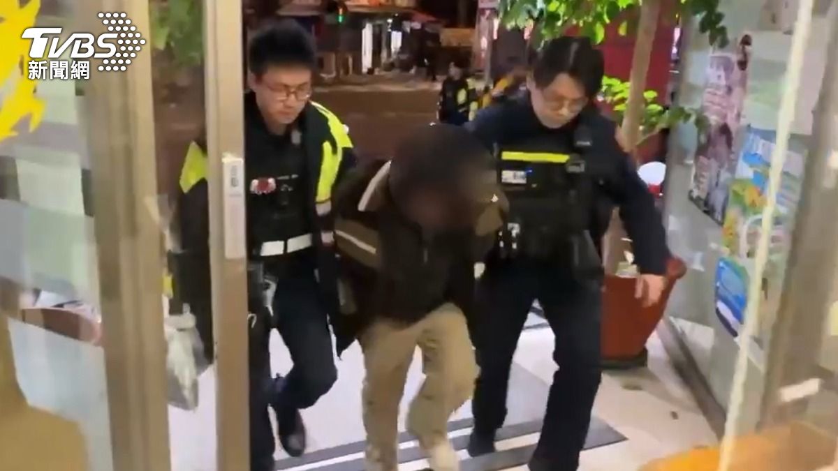 許男訊後將依違反《毒品危害防制條例》及通緝犯逮捕歸案之相關規定移送新北地檢署。(圖/TVBS)