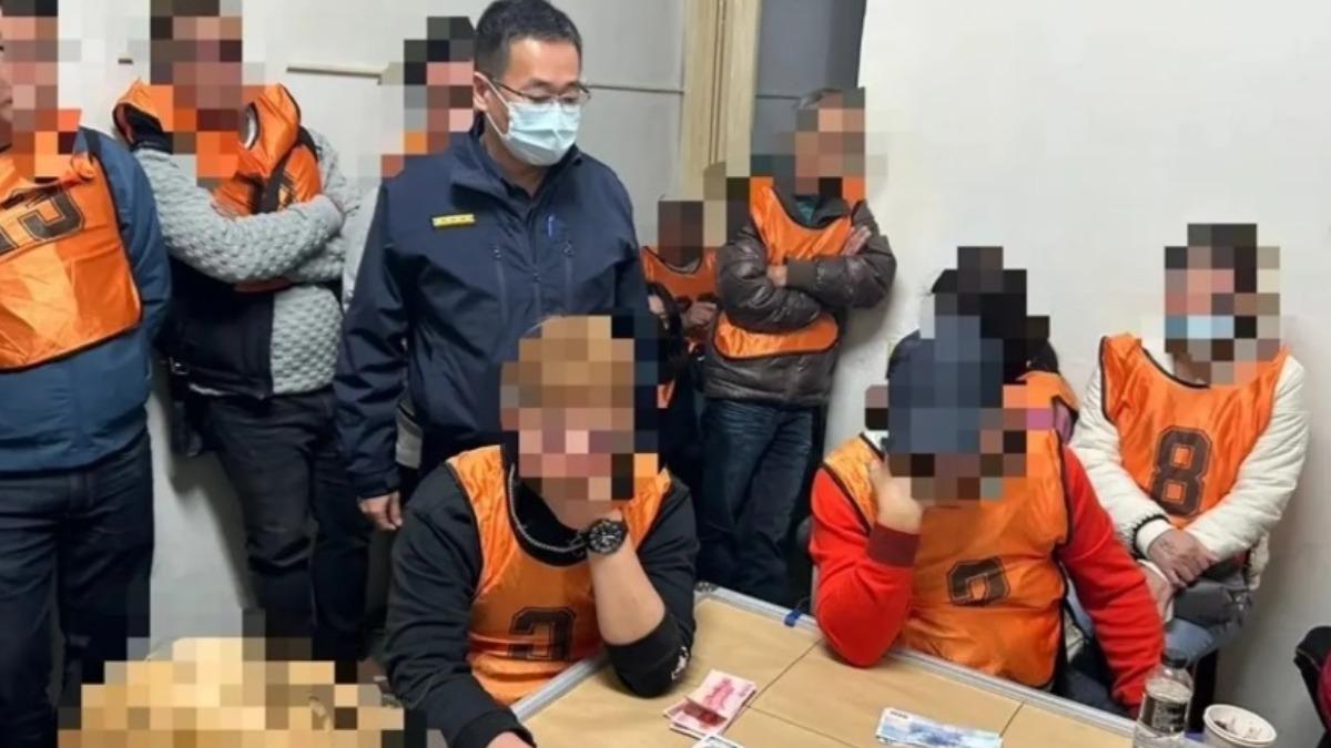 春節期間「妞妞」賭場開設在閒置鐵皮屋　台南警方掃蕩逮31人