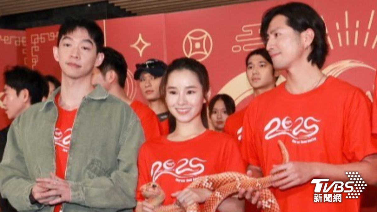 王可元(左起)、盧以恩、福地祐介帶著金蛇開工。(圖/記者趙世平攝)