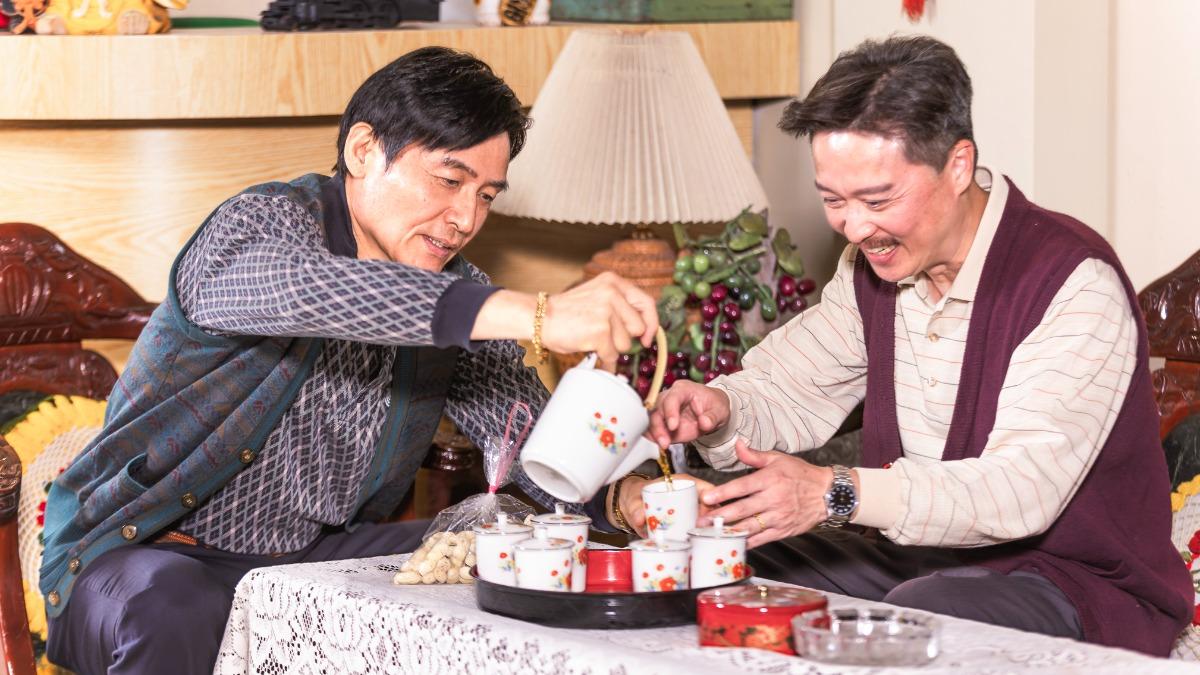 霍正奇(左)、何豪傑的喜感渾然天成。(圖/華視提供)