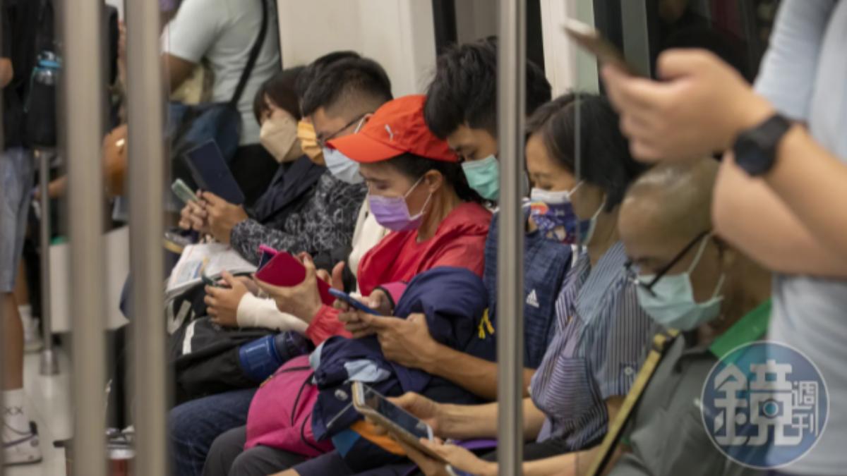 口罩遮口鼻且要定期換!醫籲對抗流感4招:打疫苗最有效