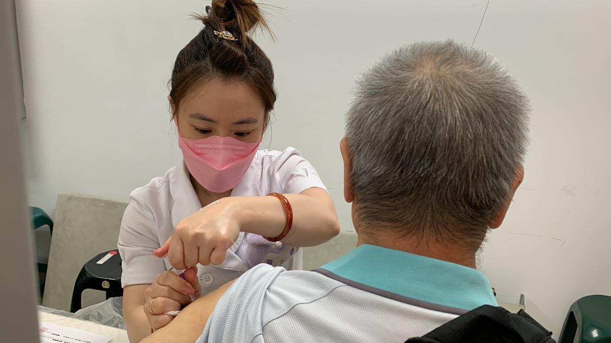 流感狂燒！台中單周湧2.8萬病患　27重症「50歲男驟逝」